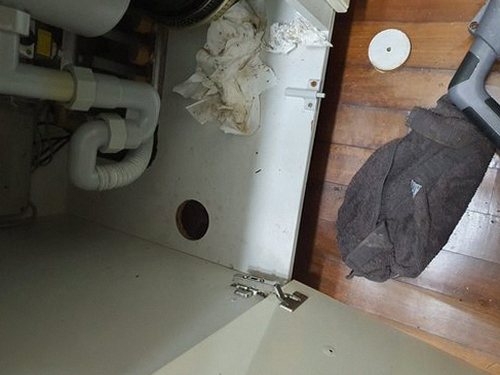 충남 하수구막힘 거름망을 분리해 눈에 보이는 이물질을 확인하는 과정